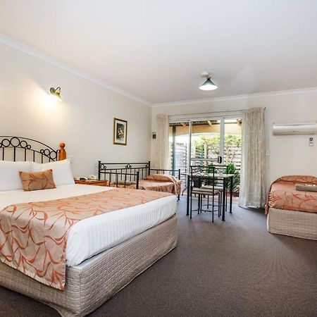 Nelsons Of Bridgetown Hotell Eksteriør bilde